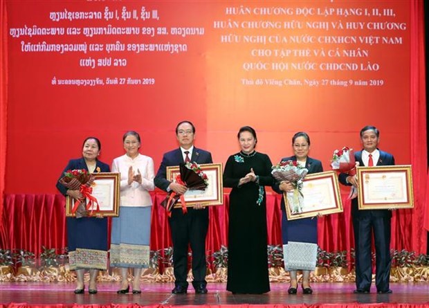 Huân chương, Huy chương của Nhà nước Việt Nam là danh hiệu cao quý được trao cho những cá nhân, tập thể có những đóng góp lớn cho đất nước và xã hội. Những tấm huy chương này đánh dấu sự cống hiến và tinh thần dân tộc của người Việt Nam, gợi lên niềm tự hào về đất nước của hàng triệu người dân.