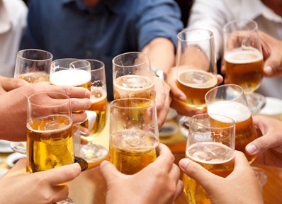 Rượu bia và hệ lụy: Câu chuyện từ gia đình đến pháp đình