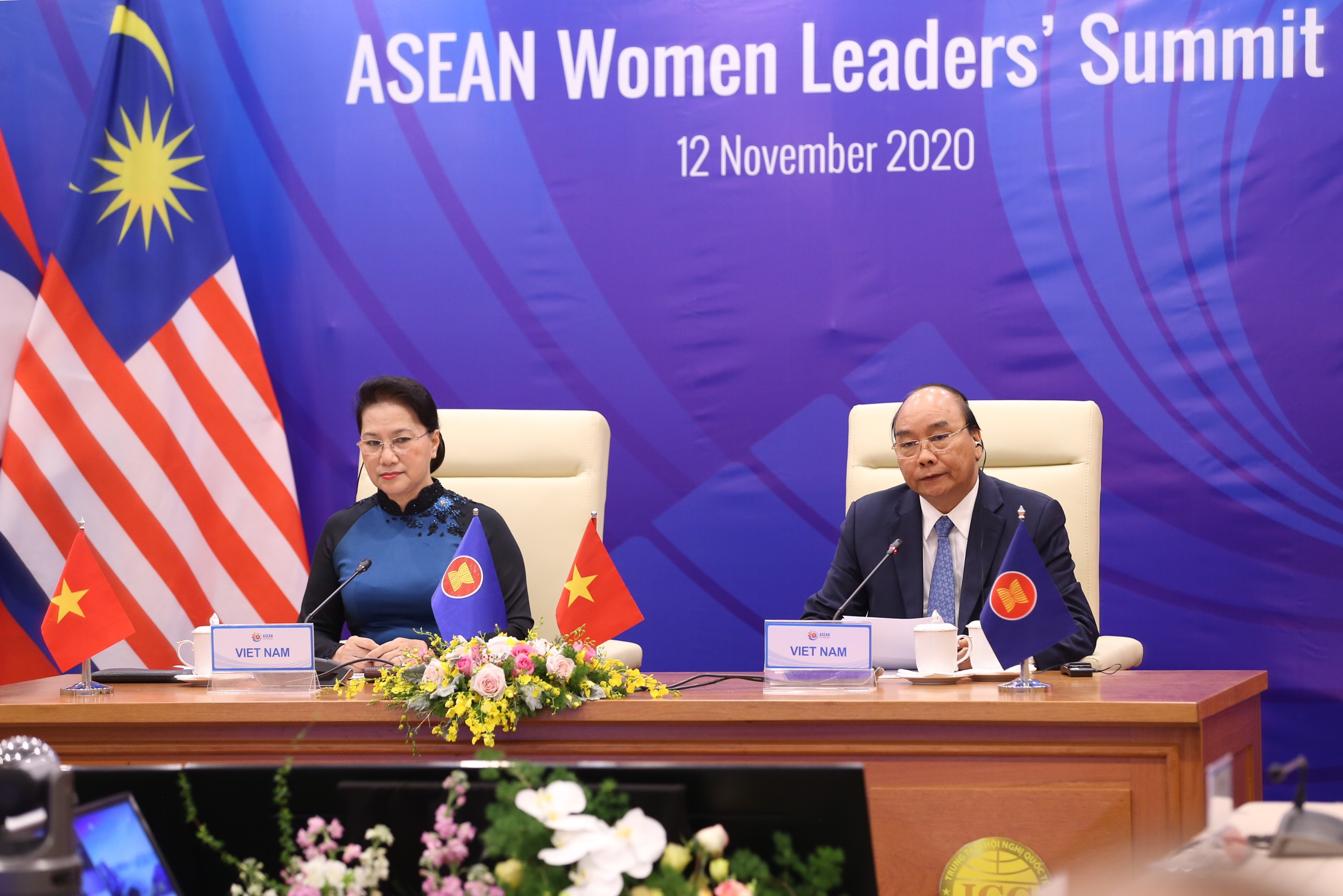 Phụ nữ: Phụ nữ là những người đóng vai trò quan trọng trong mọi gia đình và xã hội. Chúng tôi rất tự hào vì tình cảm và lòng hiếu thảo của phụ nữ Việt Nam. Năm 2024, xã hội đang chú trọng công bằng giới tính và đem lại nhiều cơ hội phát triển cho phụ nữ. Hãy cùng xem hình ảnh về phụ nữ để trân trọng và đưa ra sự ủng hộ cho họ.