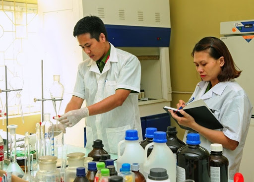 Người giám định trong tố tụng hành chính