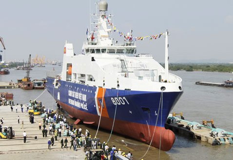 Tàu Cảnh sát biển 8003 trong vòng vây tàu Trung Quốc  Tuổi Trẻ Online