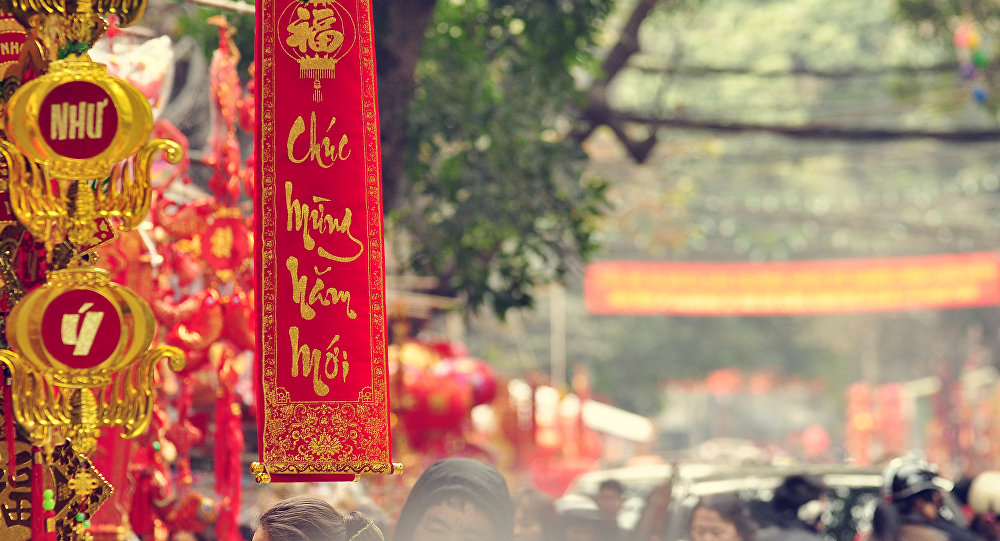 Việt Nam là một đất nước đa dạng về văn hóa và truyền thống. Người Việt rất tôn trọng ngày Tết âm lịch và có nhiều hoạt động truyền thống như cúng Tổ tiên, viếng Đền Ngọc Sơn, chơi nhạc tài tử… Hãy xem những hình ảnh về Tết âm lịch để hiểu sâu thêm về văn hoá và con người Việt Nam.