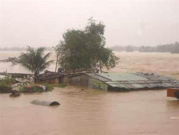 Tìm nguyên nhân, giải pháp khắc phục lũ lụt ở miền Trung