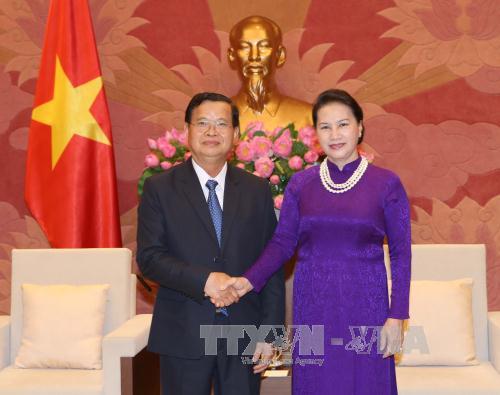 Top legislative leader receives Lao NA Chairman