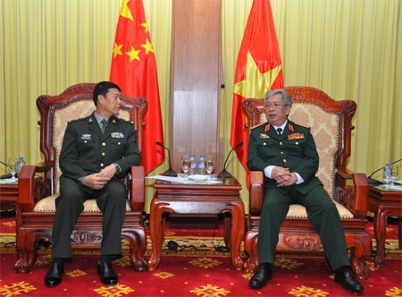 越共中央委员,国防部副部长阮志咏上将会见云南省军区司令员杨光跃