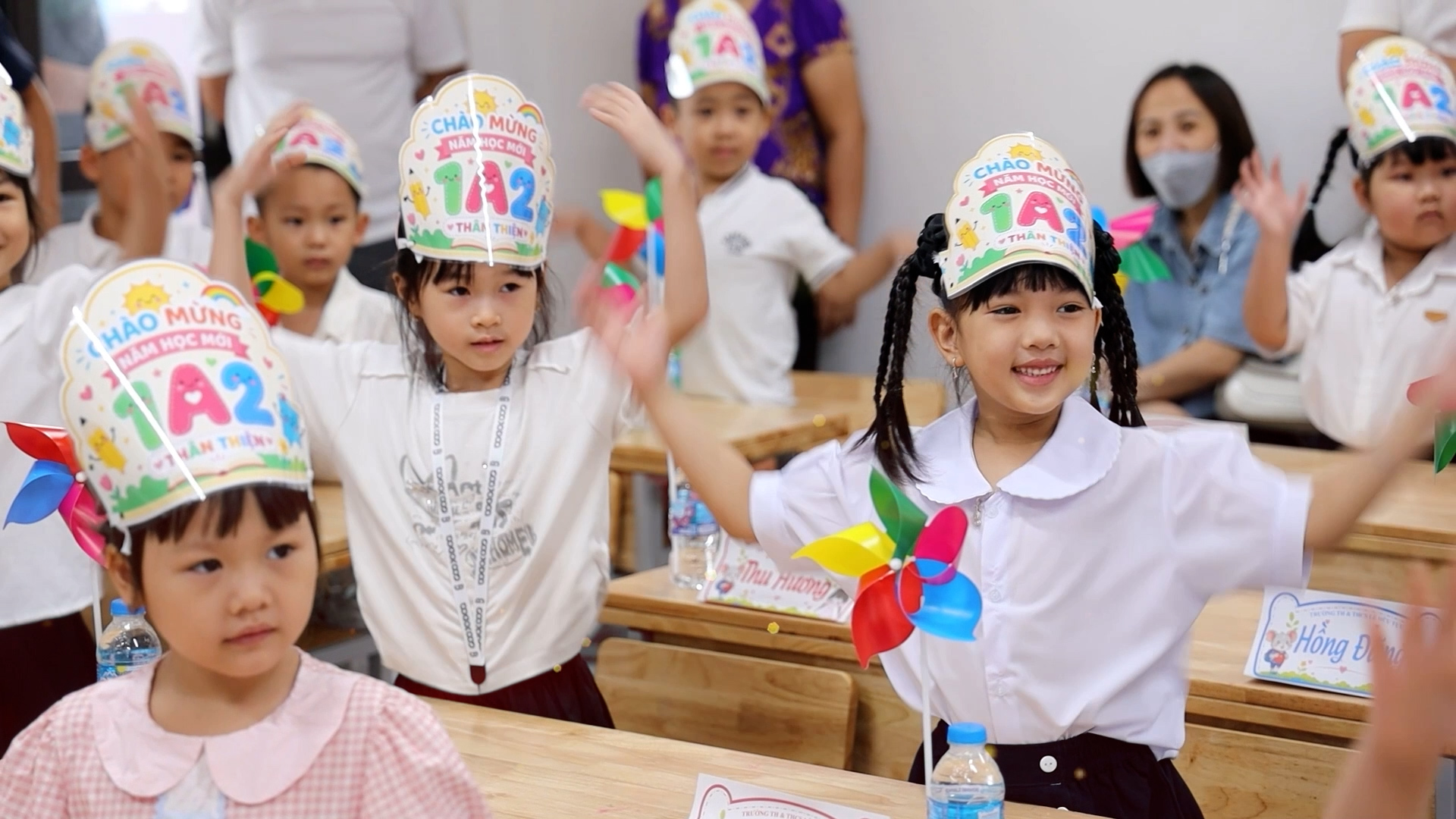 Học sinh trong ngày đầu năm học mới
