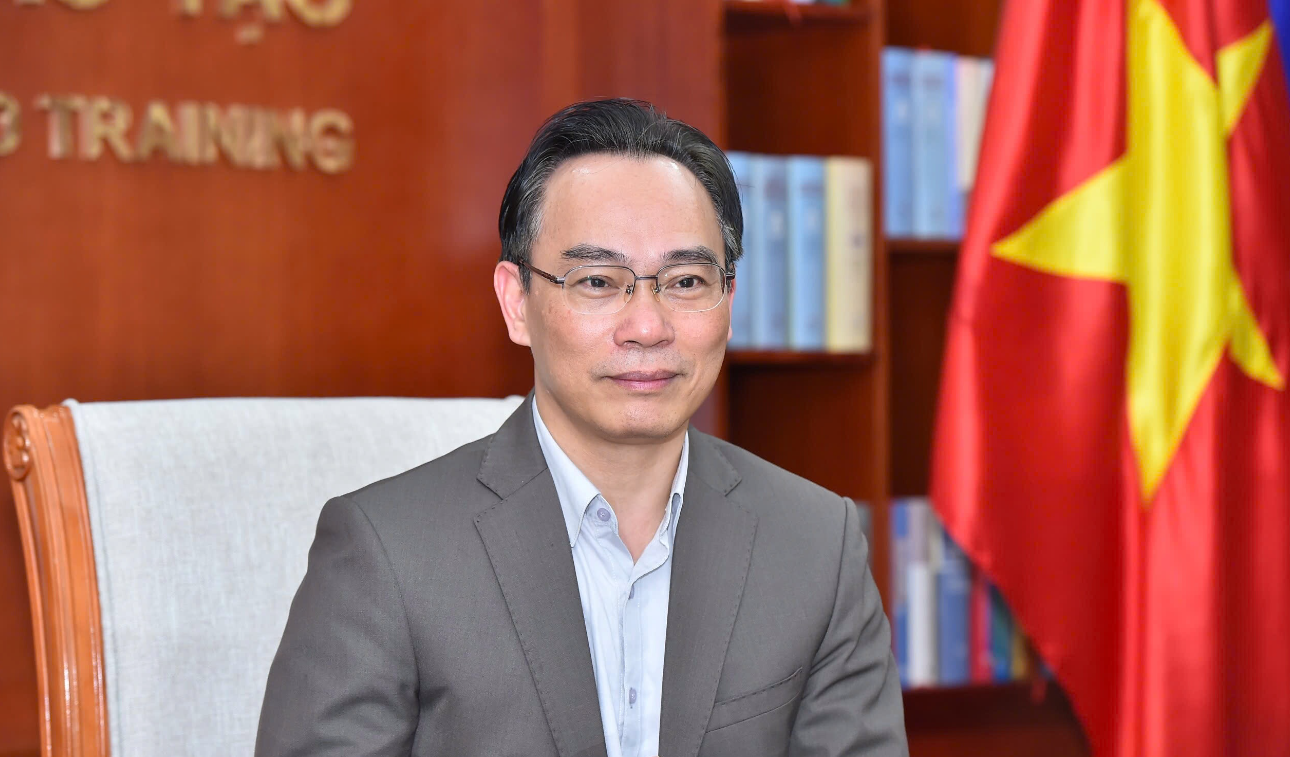 Bộ trưởng Hoàng Minh Sơn