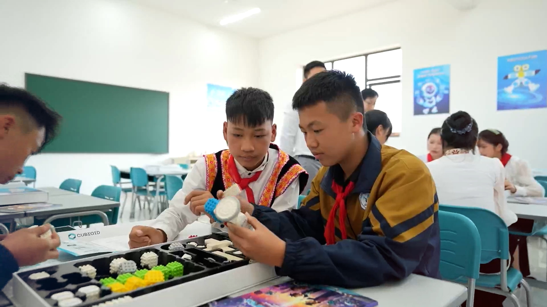 Học sinh vùng biên trong hoạt động học tập