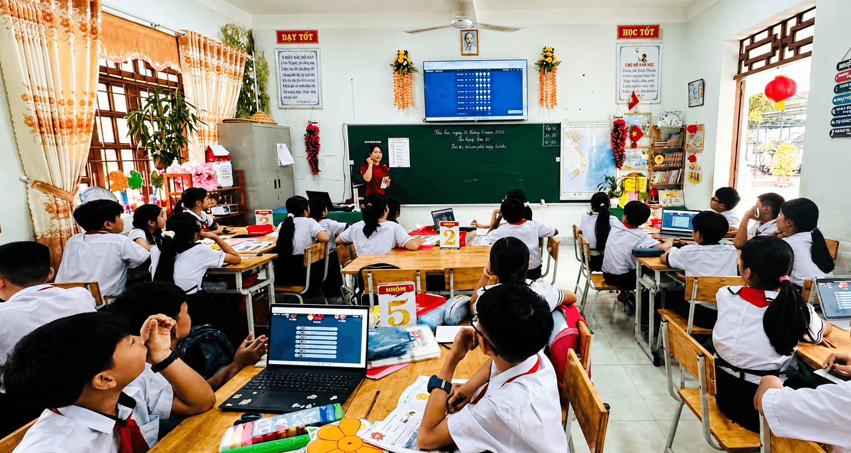 Lớp học ứng dụng thiết bị số
