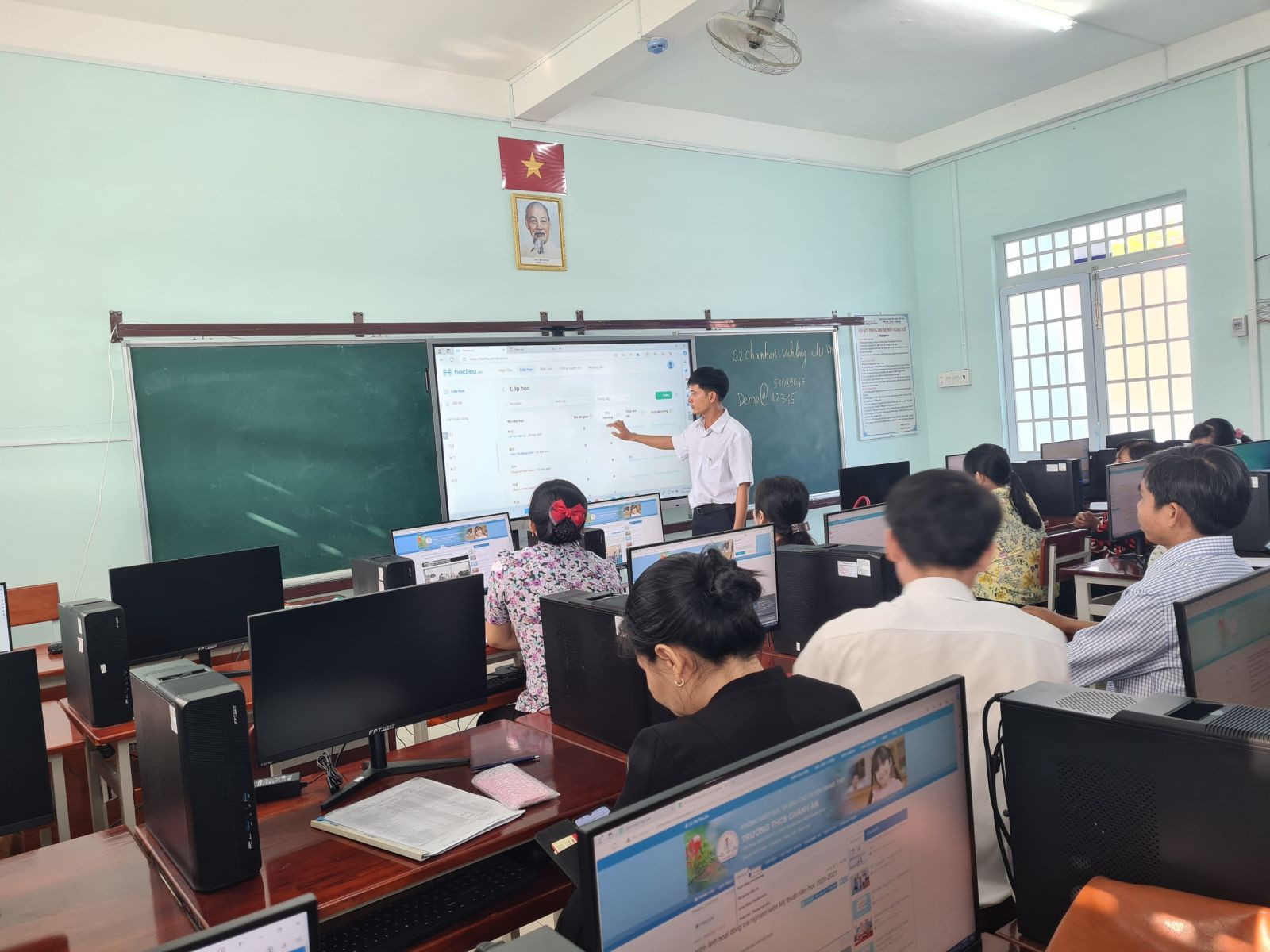 Tập huấn công nghệ thông tin cho giáo viên