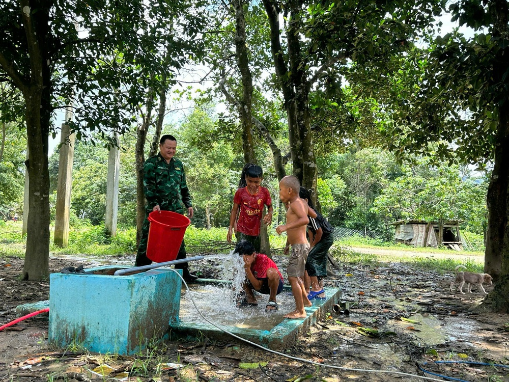 Điểm tựa cho đồng bào nơi biên giới Việt - Lào- Ảnh 3.