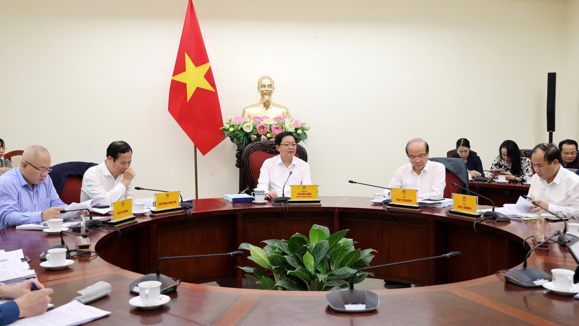 Quyết liệt tháo gỡ khó khăn, hoàn thiện thể chế từ nay đến hết năm