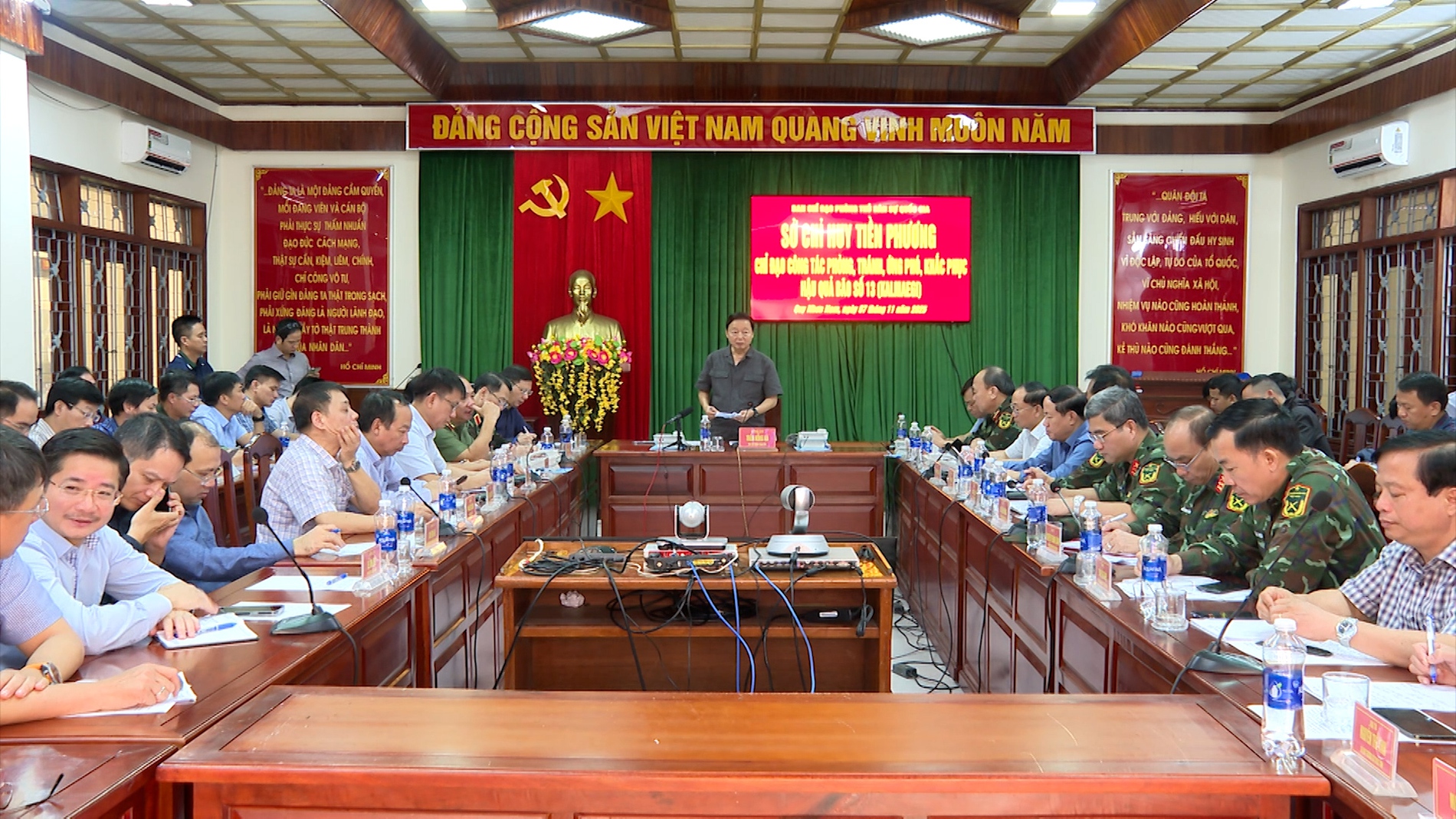  Khẩn trương khắc phục thiệt hại do bão số 13