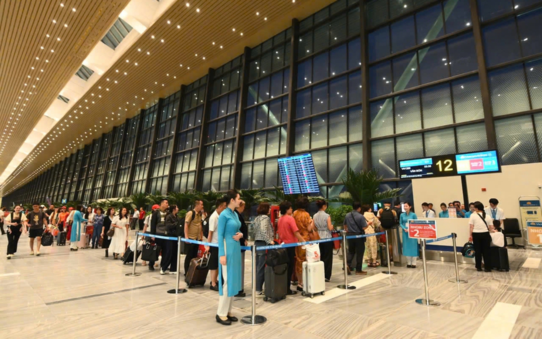 Lập đoàn kiểm tra sau hàng loạt chuyến bay ở Tân Sơn Nhất bị chậm, hủy chuyến