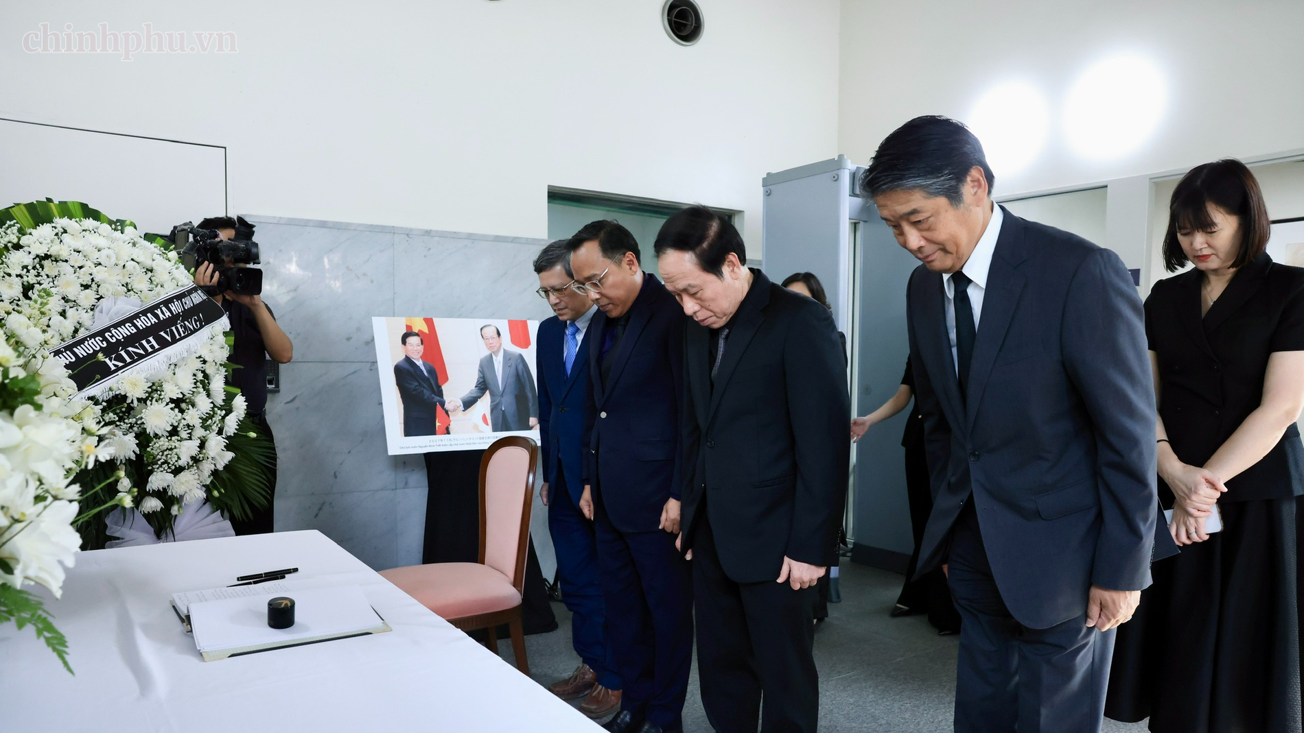 Phó Thủ tướng Chính phủ Lê Tiến Châu viếng nguyên Thủ tướng Nhật Bản Fukuda Yasuo