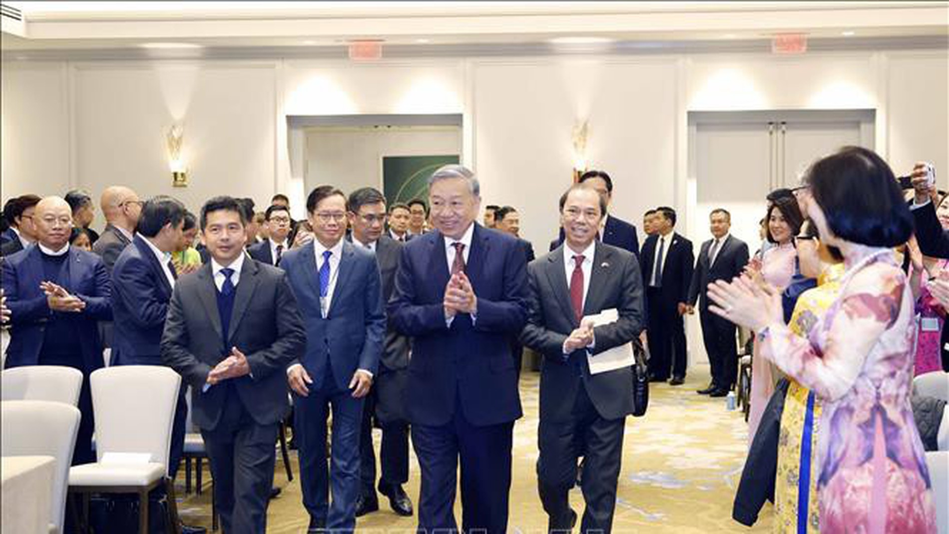 Hoàn thiện chính sách về người Việt Nam ở nước ngoài