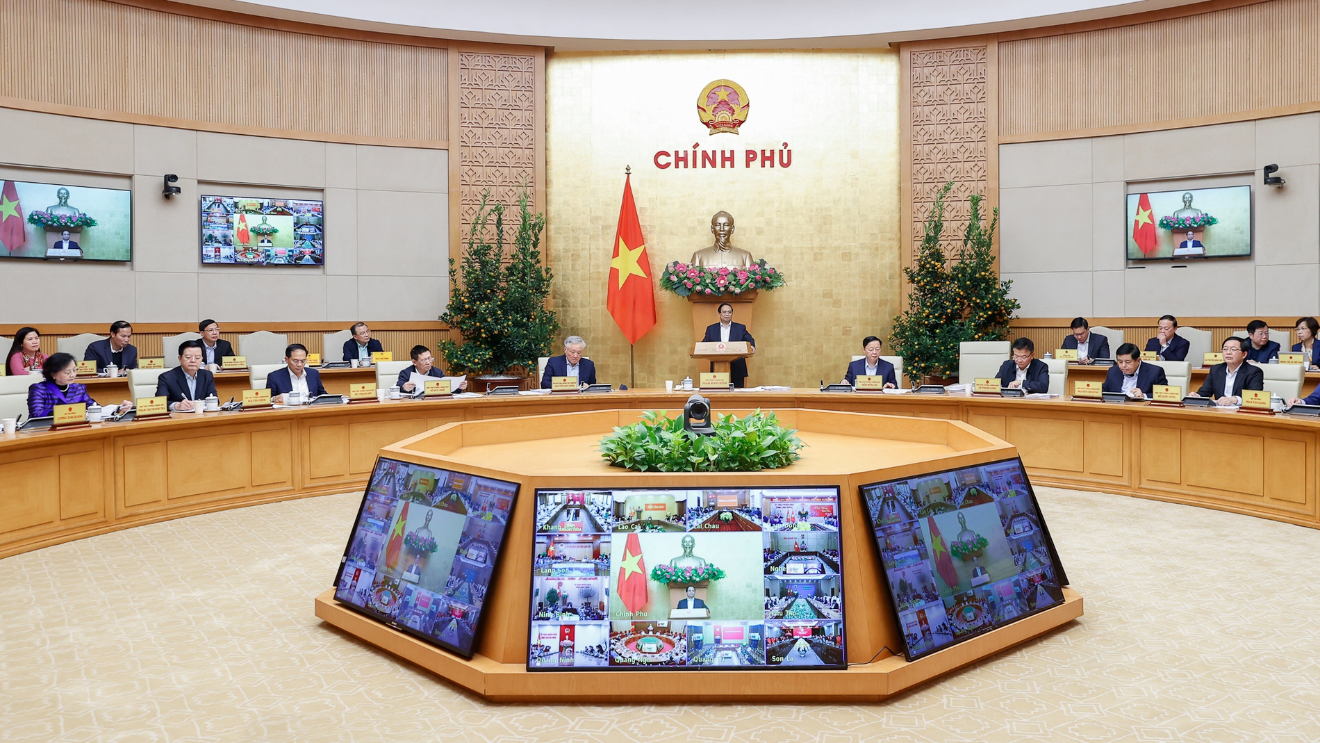 Triển khai Nghị quyết Đại hội XIV của Đảng với trách nhiệm cao nhất