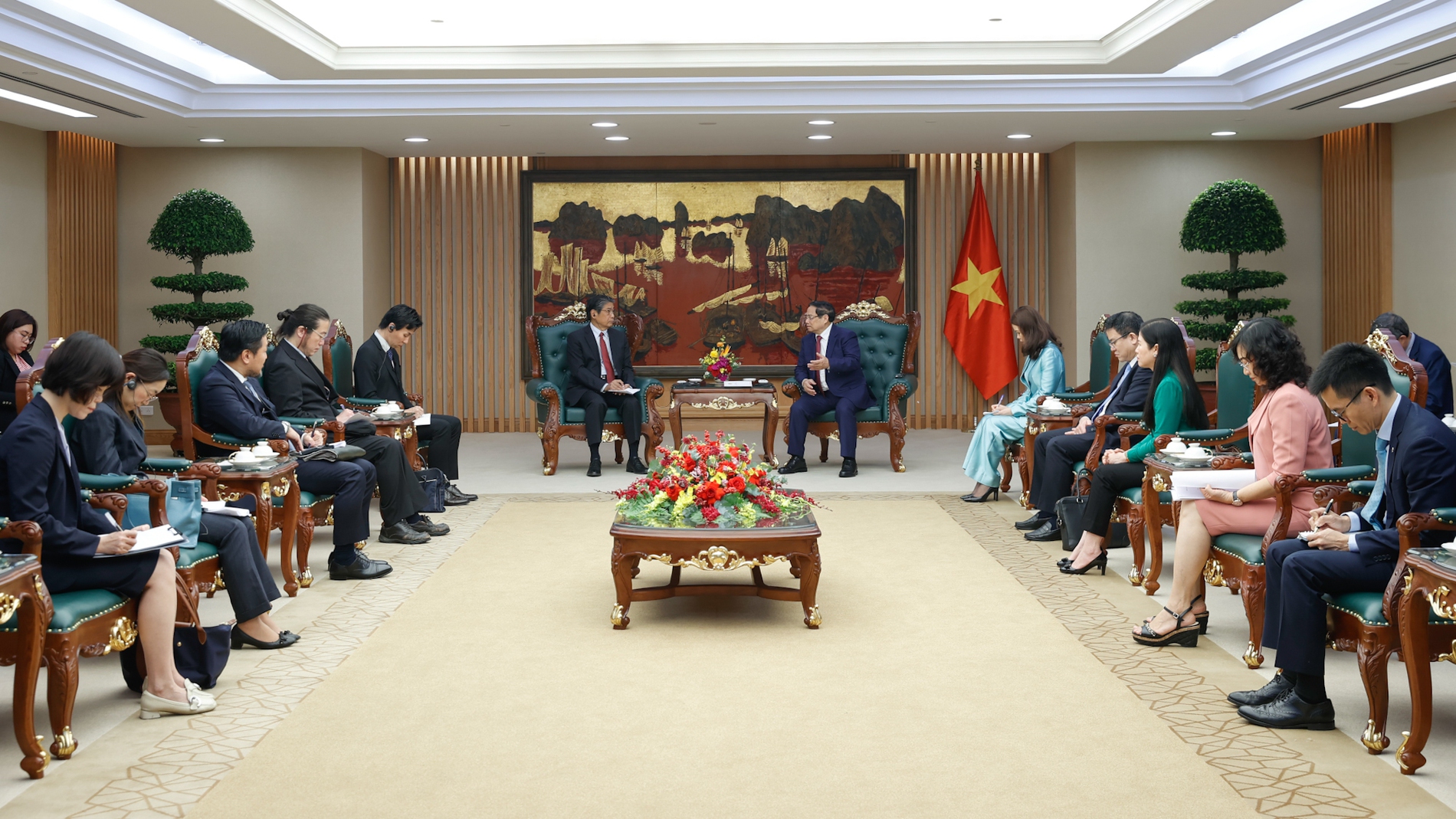 Thủ tướng tiếp Đại sứ Nhật Bản, Đại sứ UAE và Đại sứ Qatar về hợp tác năng lượng