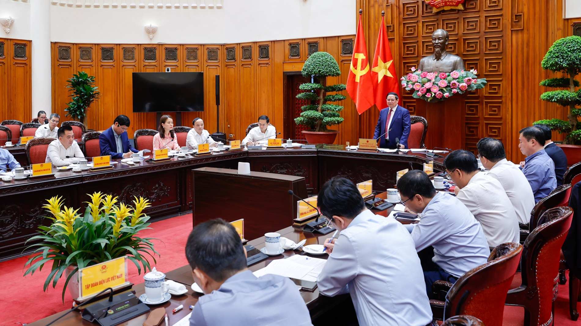 Không để thiếu năng lượng cho sản xuất, kinh doanh, tiêu dùng