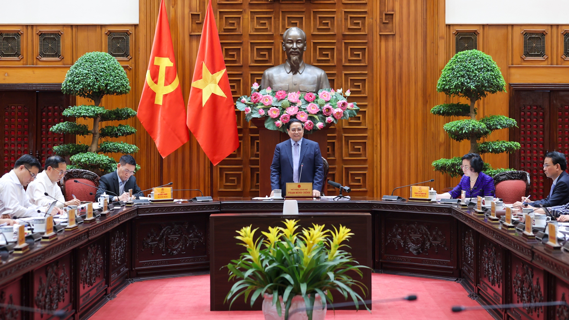 Bảo đảm nguồn cung xăng dầu cho sản xuất và tiêu dùng