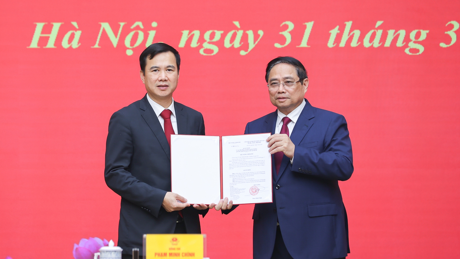 Thủ tướng trao quyết định bổ nhiệm Giám đốc Đại học Quốc gia Hà Nội