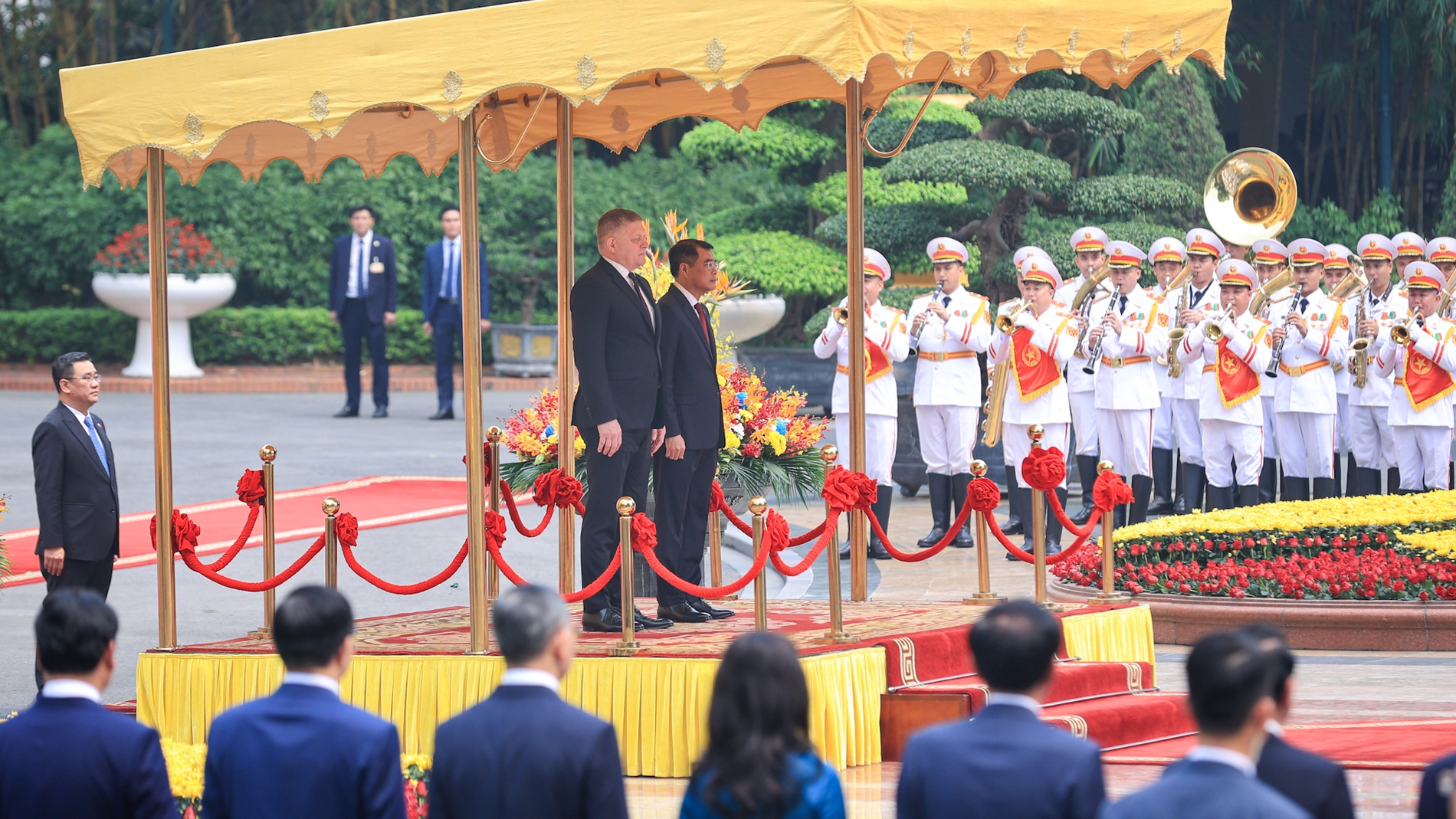 Thủ tướng Lê Minh Hưng chủ trì lễ đón Thủ tướng Slovakia