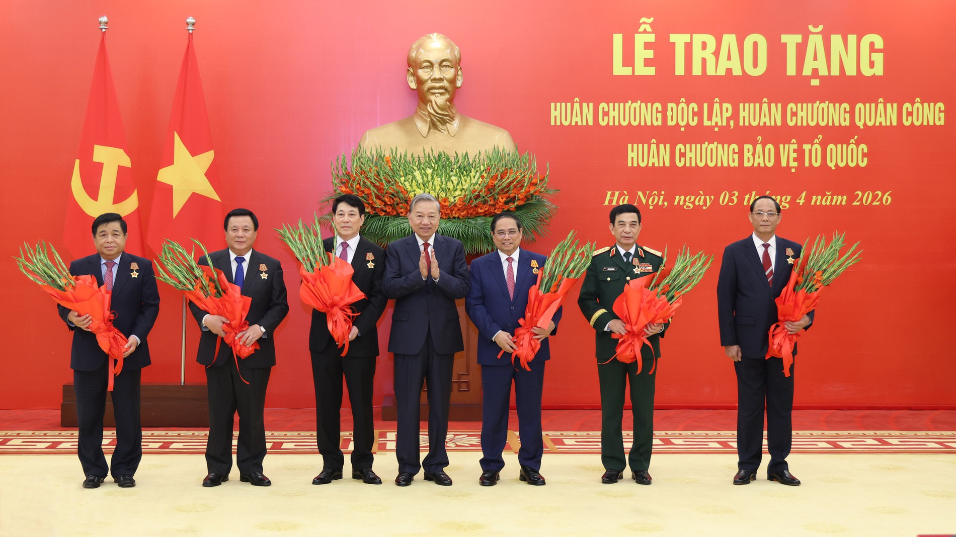 Tổng Bí thư Tô Lâm trao Huân chương Quân công tặng các đồng chí lãnh đạo Đảng, Nhà nước