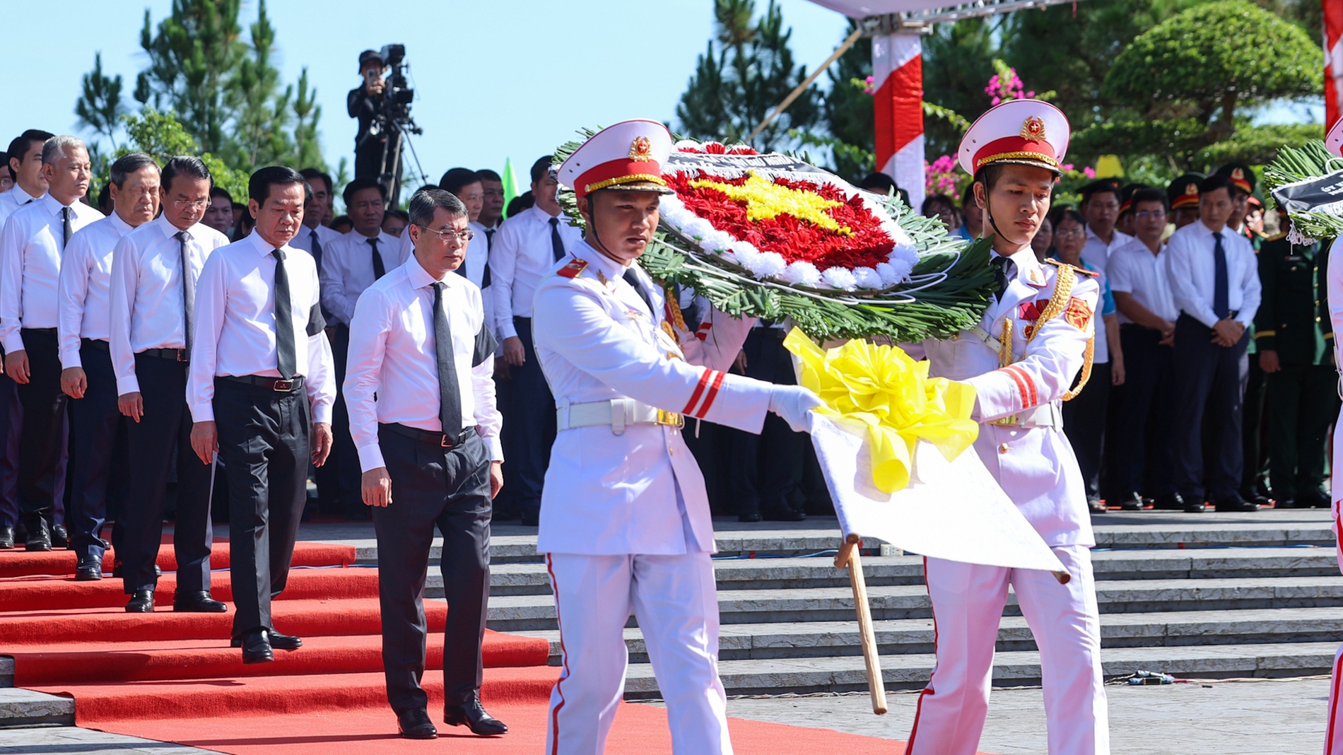 Thủ tướng Lê Minh Hưng dự lễ truy điệu và an táng liệt sĩ quân tình nguyện Lào tại tỉnh Quảng Trị