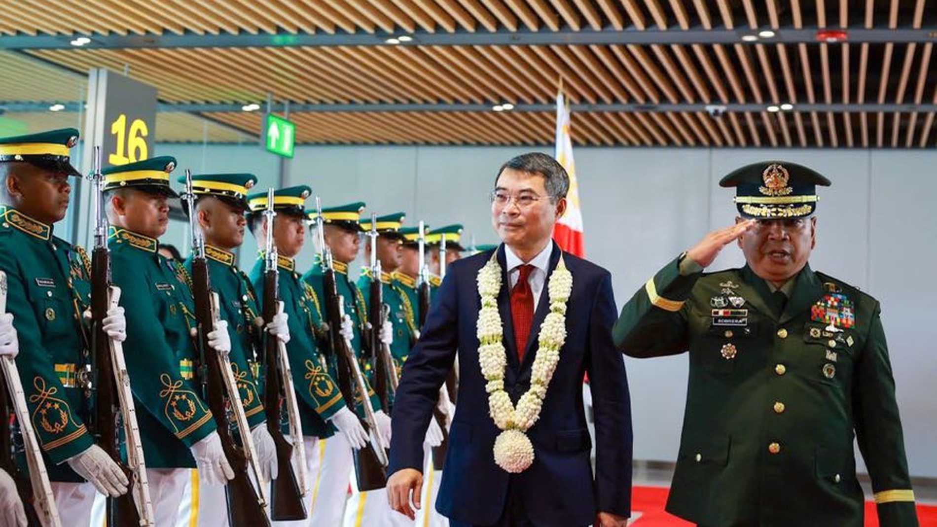Thủ tướng Lê Minh Hưng tới Philippines tham dự Hội nghị Cấp cao ASEAN lần thứ 48