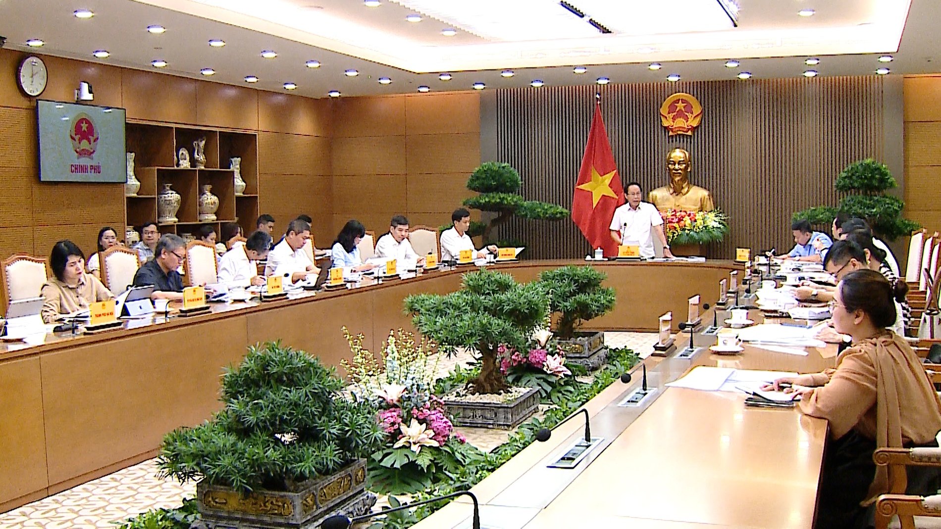 Xây dựng hệ thống pháp luật đồng bộ, phù hợp và người dân phải biết luật