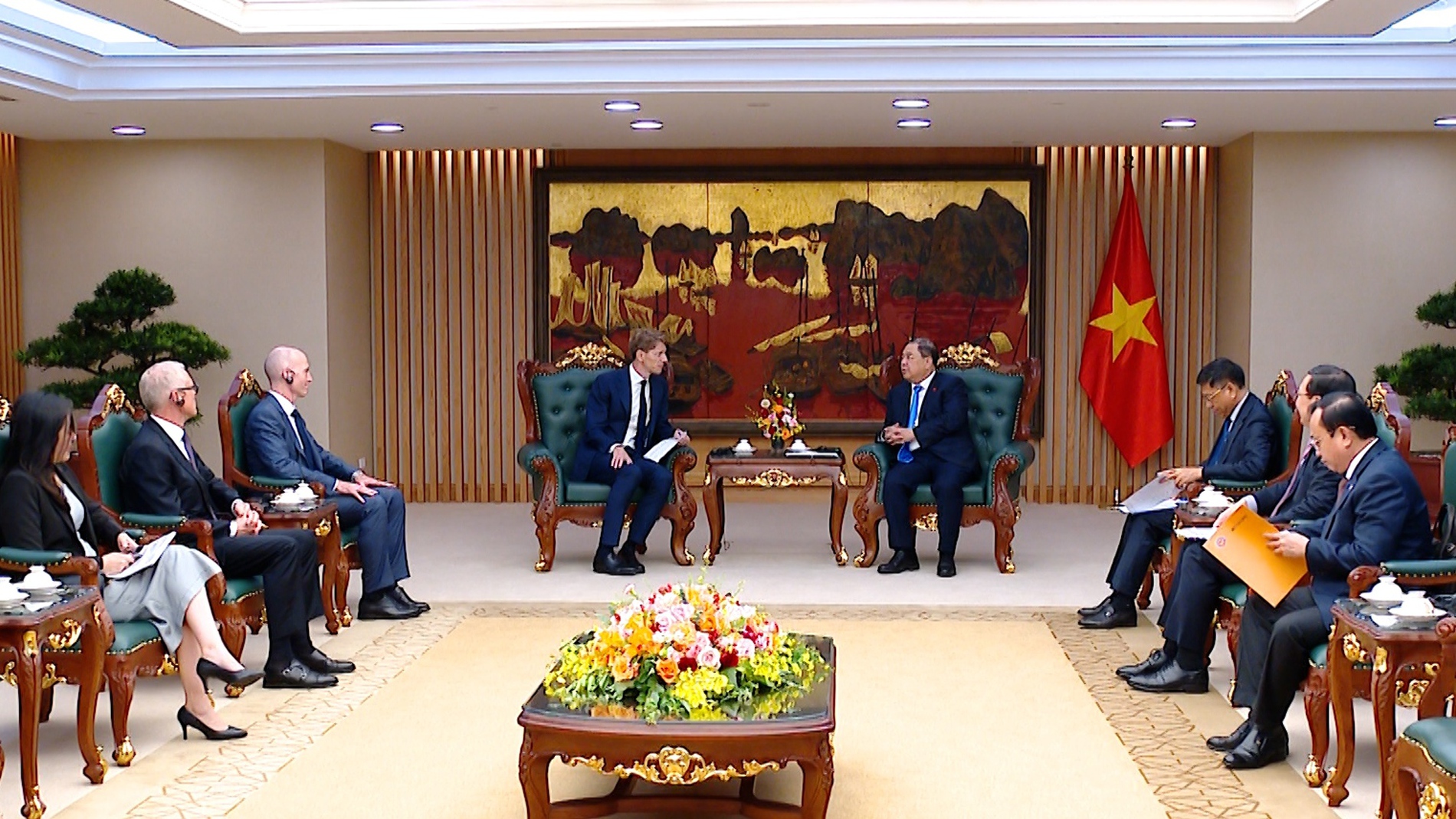 Phó Thủ tướng Thường trực Phạm Gia Túc tiếp Chủ tịch Tập đoàn A.P. Moller Holding