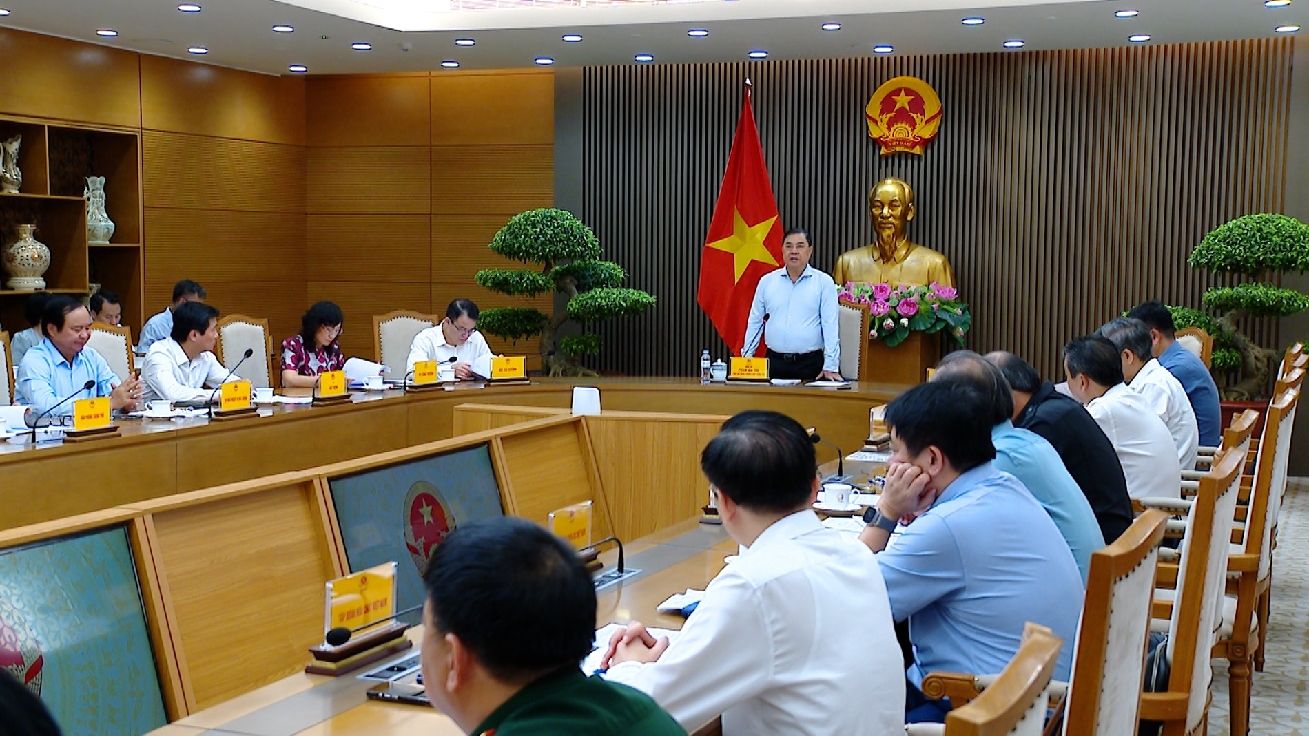 Đẩy nhanh triển khai các dự án hợp tác đầu tư, hạ tầng trọng điểm Việt Nam - Lào