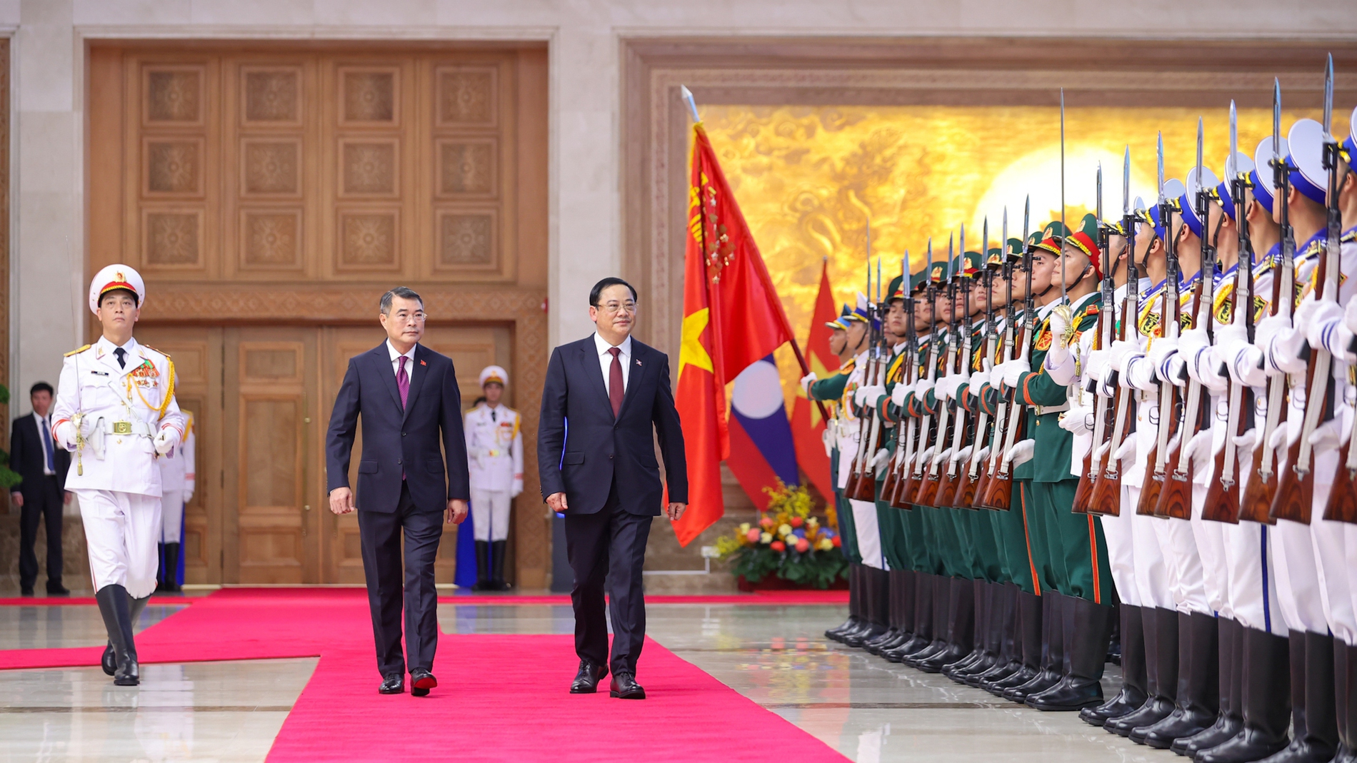 Thủ tướng Lê Minh Hưng chủ trì lễ đón chính thức Thủ tướng Lào Sonexay Siphandone
