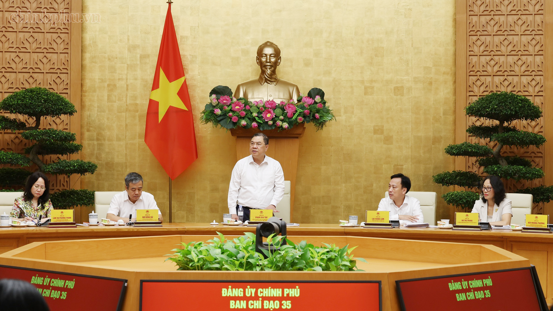 Chủ động đấu tranh với thông tin sai trái, thù địch