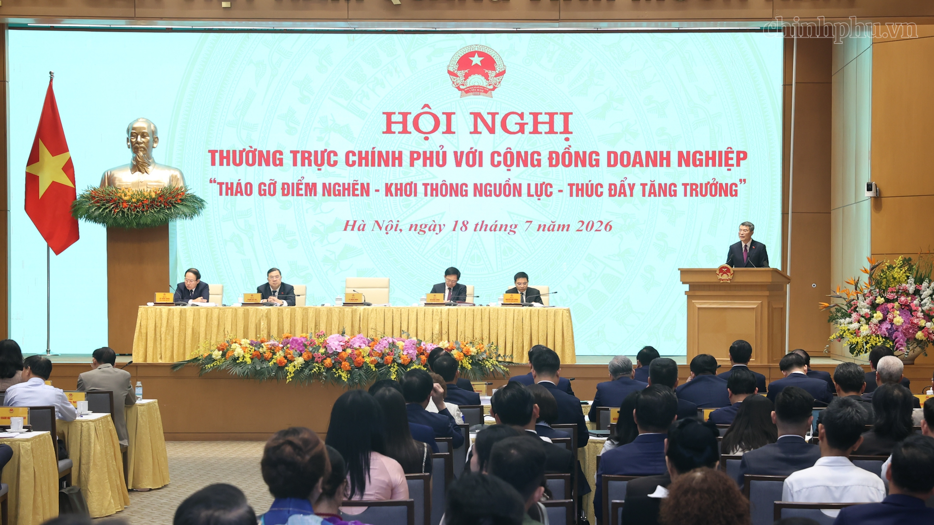 Chuyển mạnh từ nhận diện, tháo gỡ khó khăn sang hoàn thiện nền tảng kiến tạo phát triển 