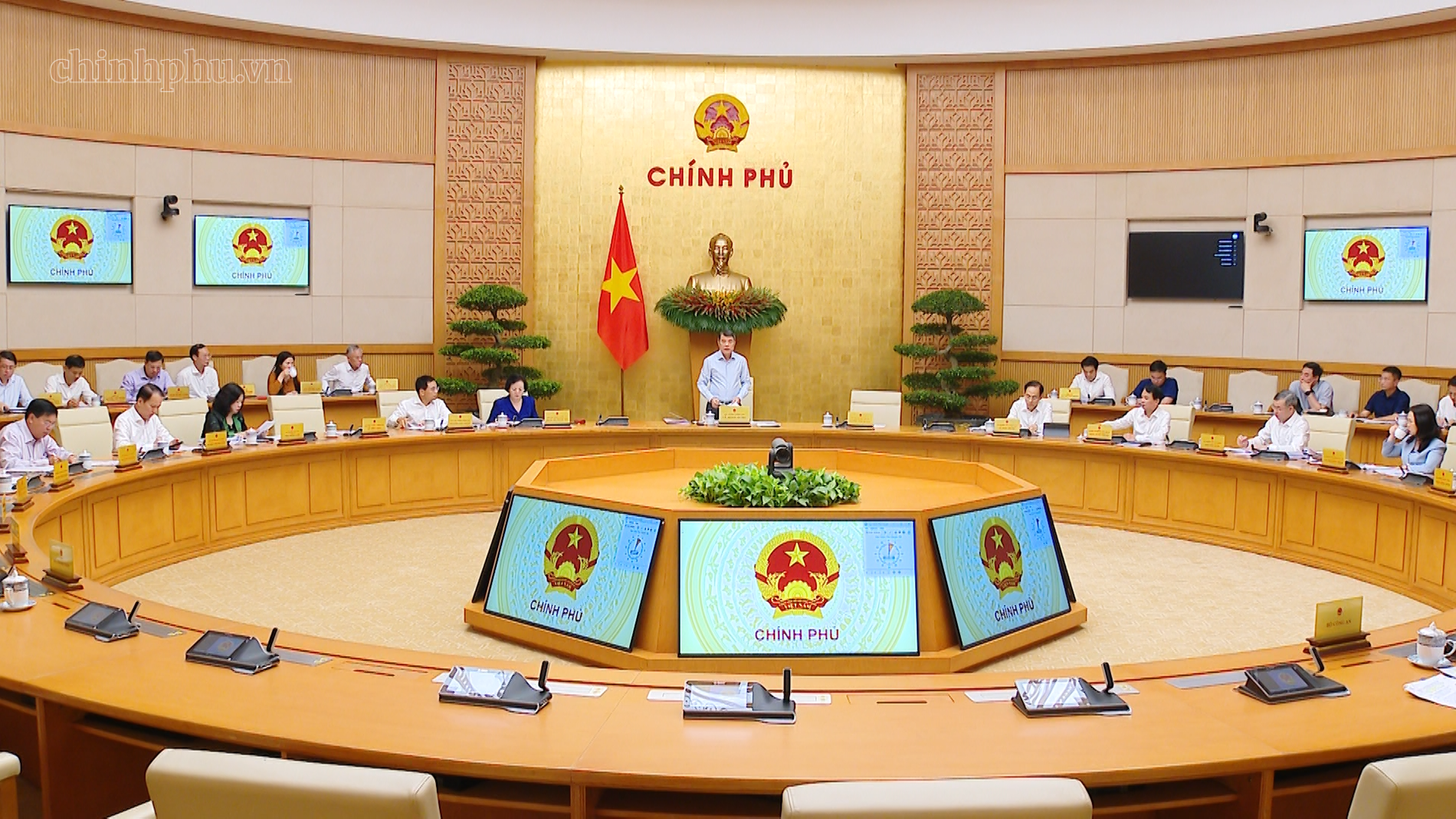 Thủ tướng Lê Minh Hưng: Ưu tiên nguồn lực hoàn thiện hồ sơ các dự án luật, nghị quyết
