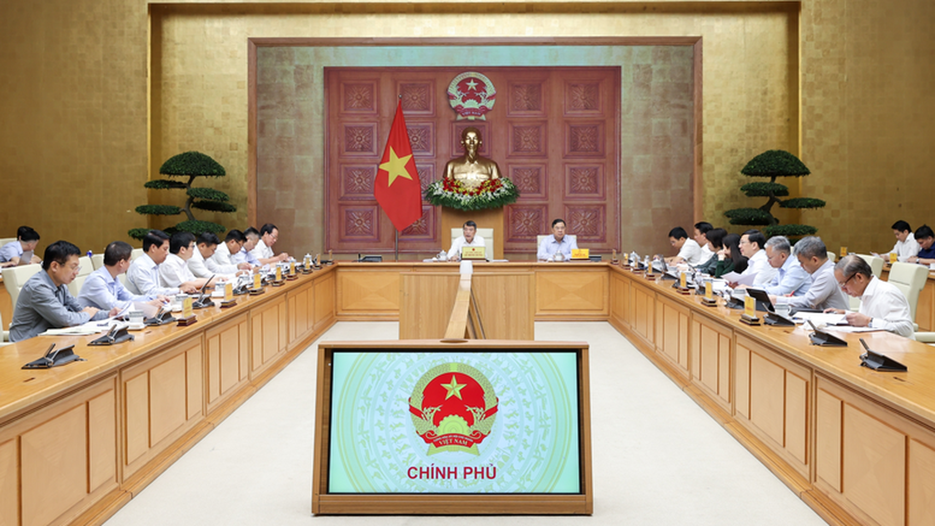 Hoàn thiện hành lang pháp lý để tháo gỡ điểm nghẽn, khơi thông nguồn lực 