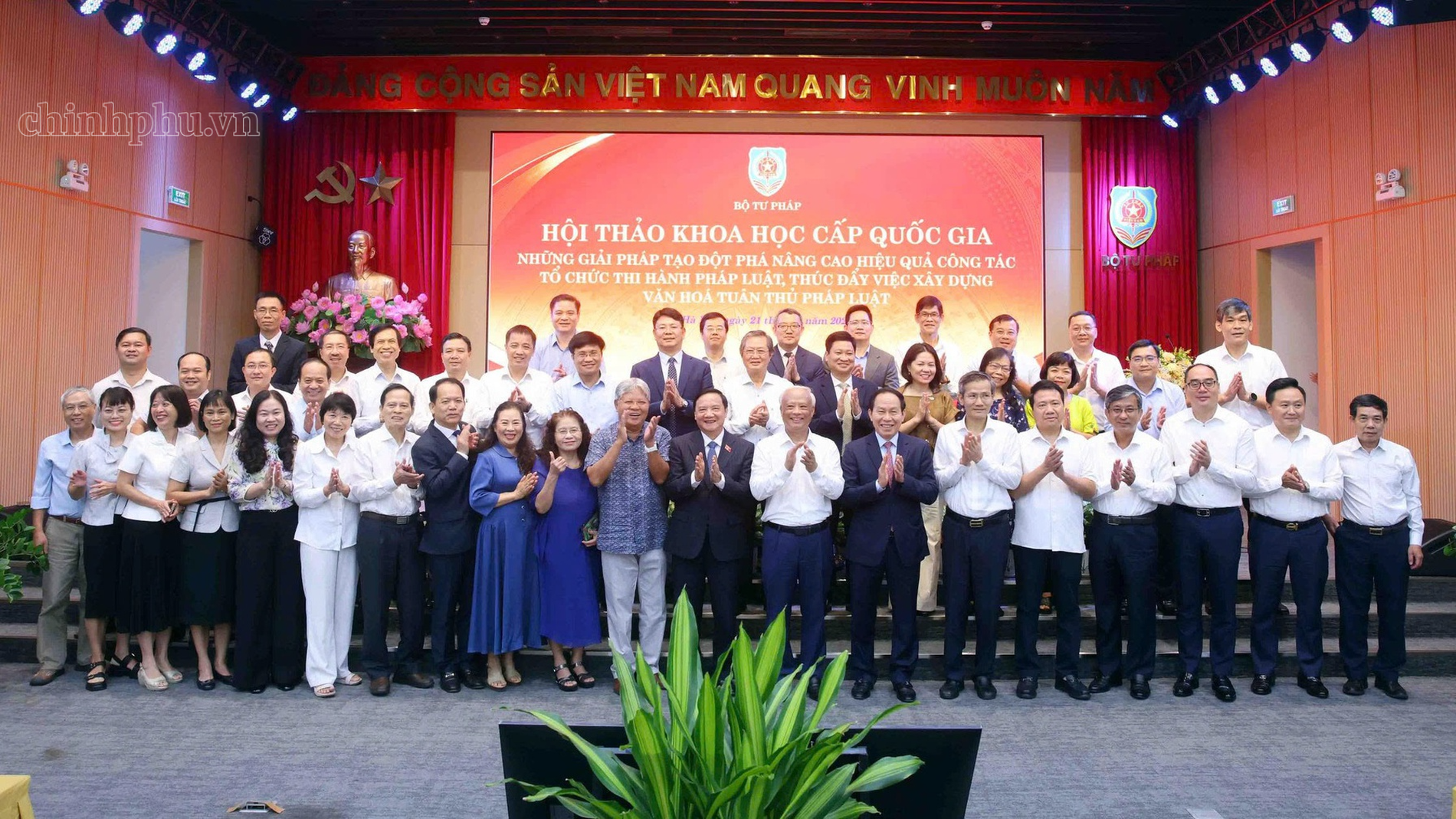 Tạo môi trường và hình thành thói quen tự giác tuân thủ pháp luật