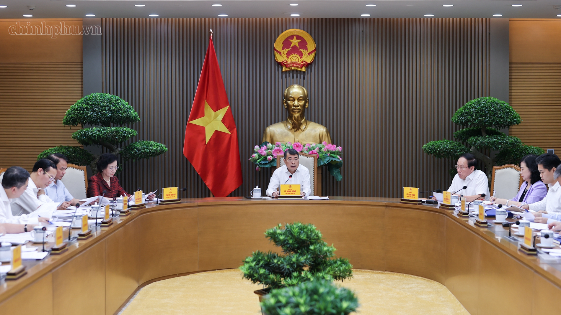 Thủ tướng yêu cầu kiểm soát chặt chẽ giá thành từ gốc đối với thuốc, thiết bị y tế