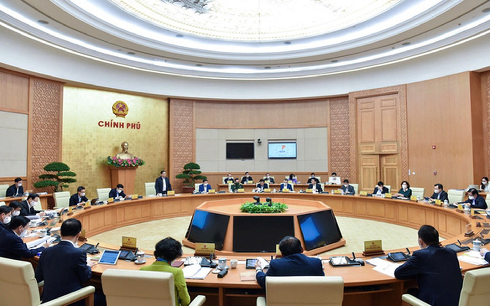 中央政府与各地方视频会议及2021年12月份政府定期会议决议