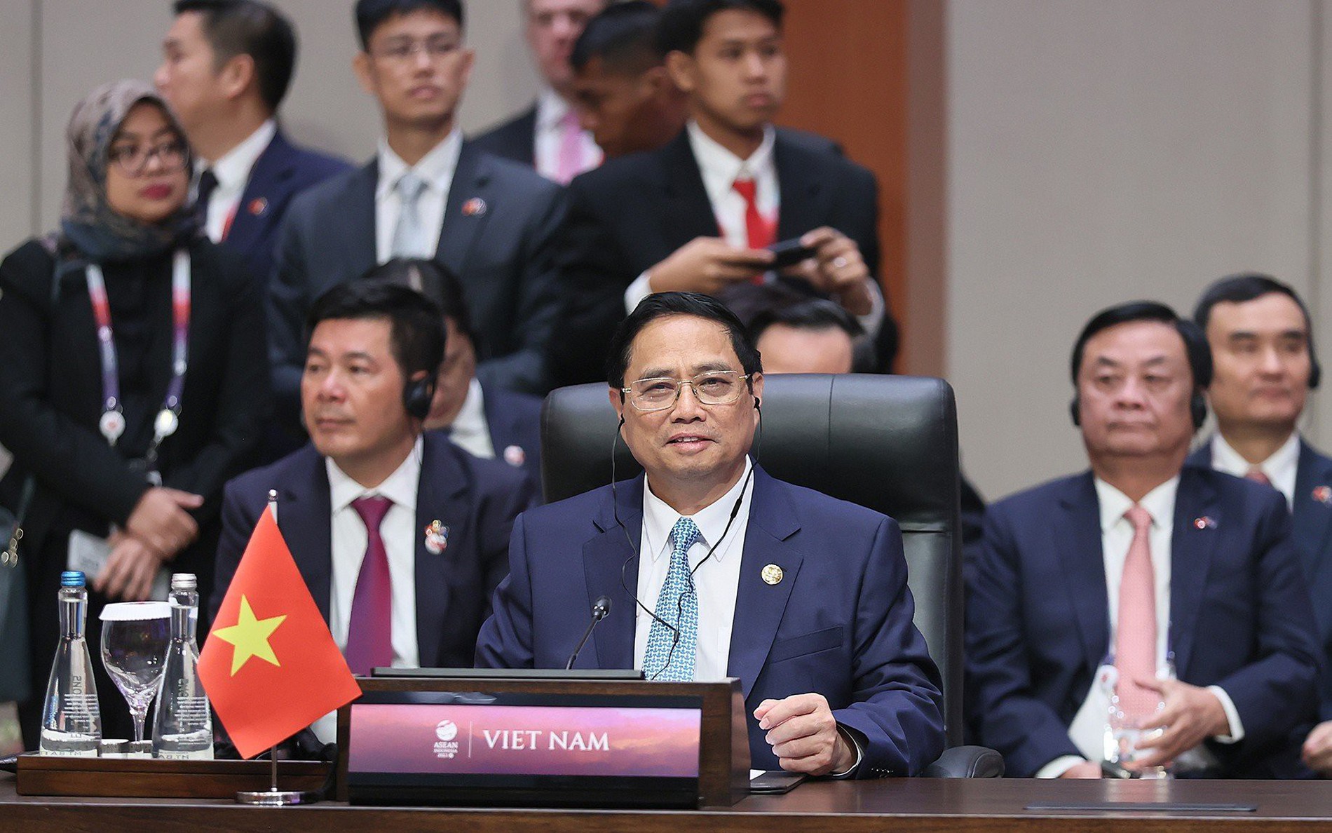 越南政府总理范明正出席第43届东盟峰会全体会议
