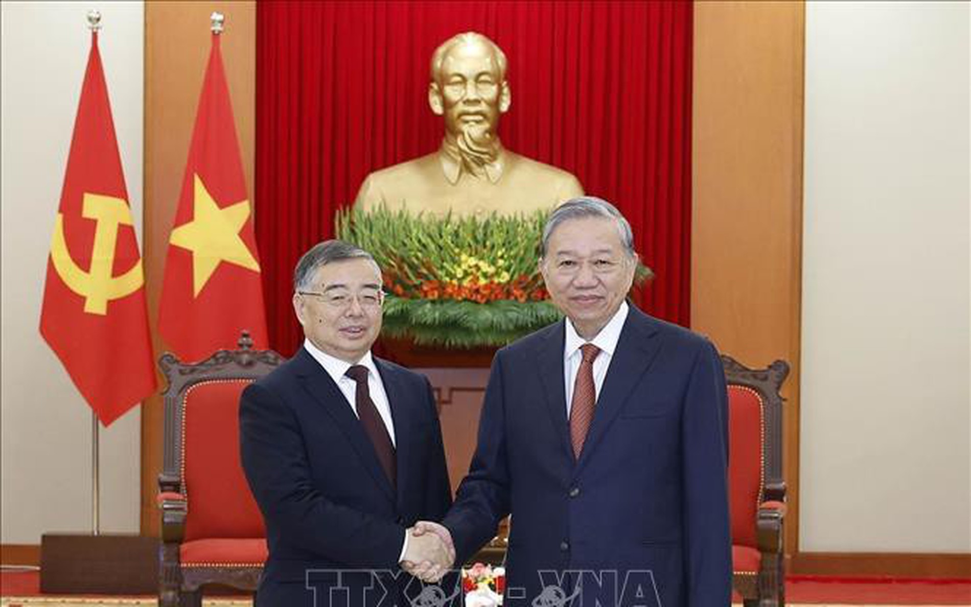 越共中央总书记苏林会见中共中央宣传部部长李书磊