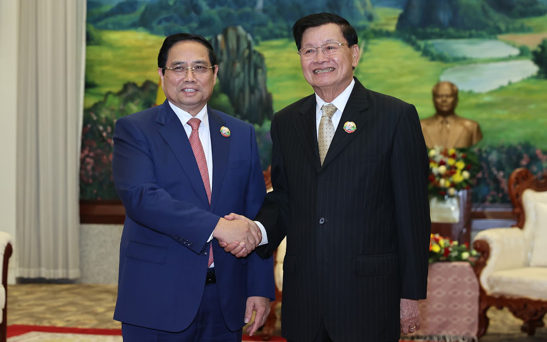 范明政总理会见老挝人民革命党中央总书记、国家主席通伦