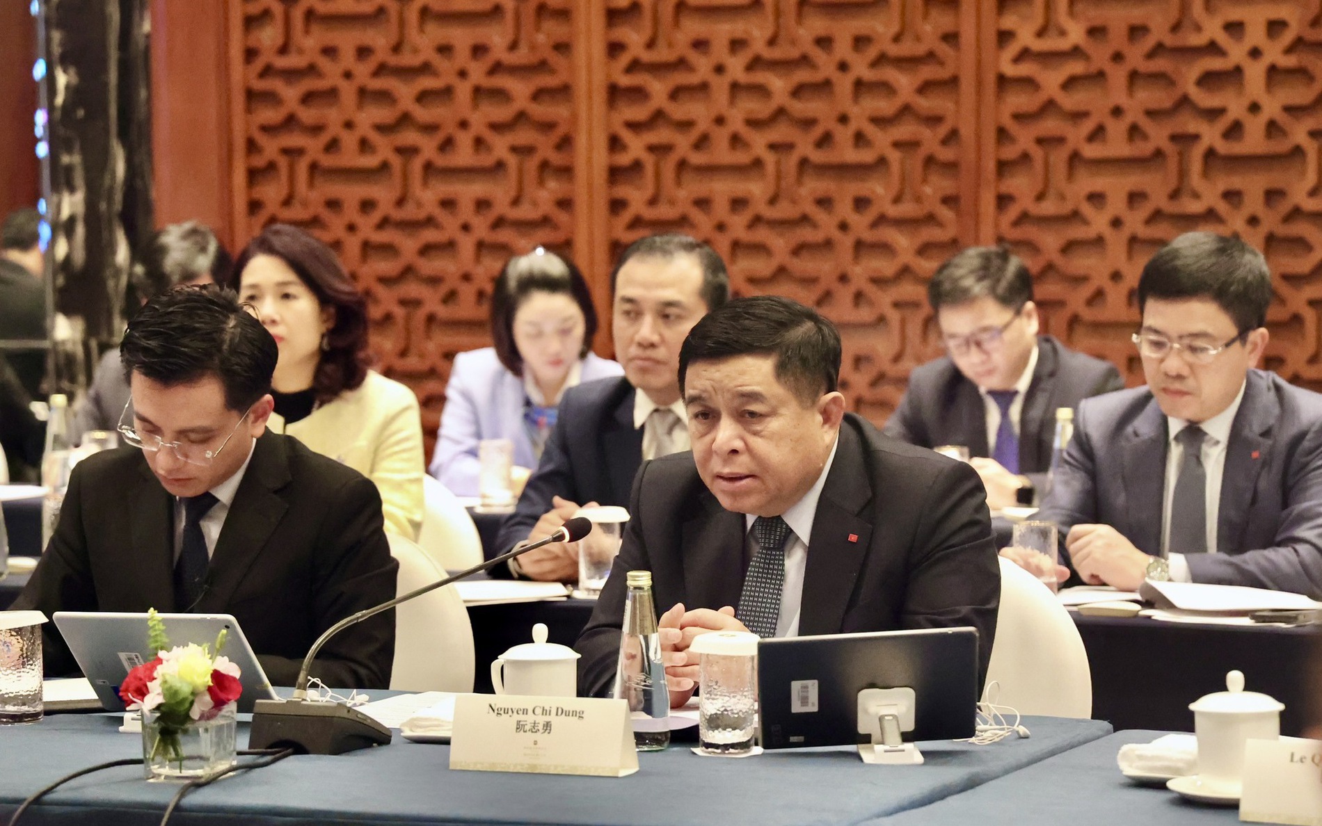 鼓励中国各家企业、研究组织分享经验、协助越南发展私营经济