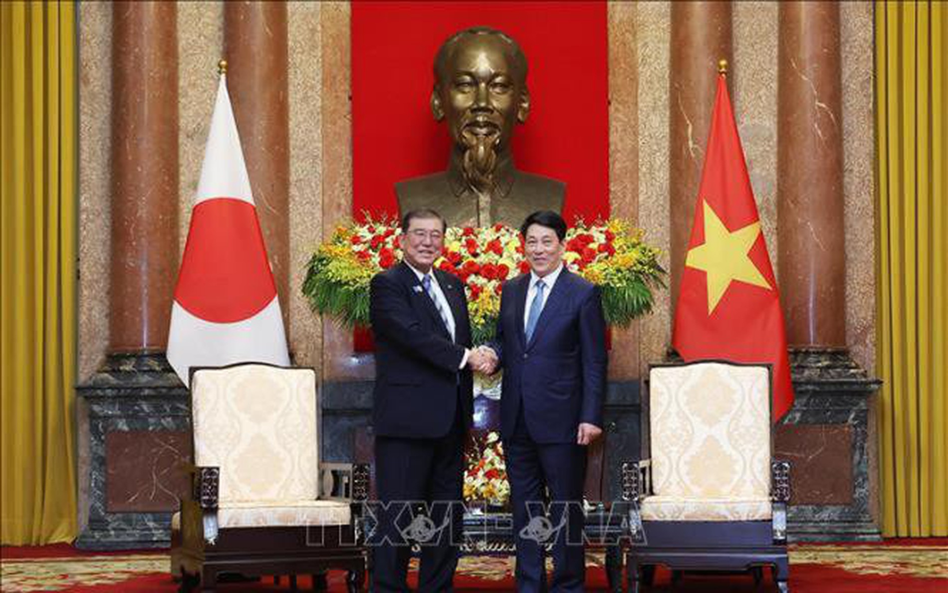 越南国家主席梁强会见日本首相石破茂