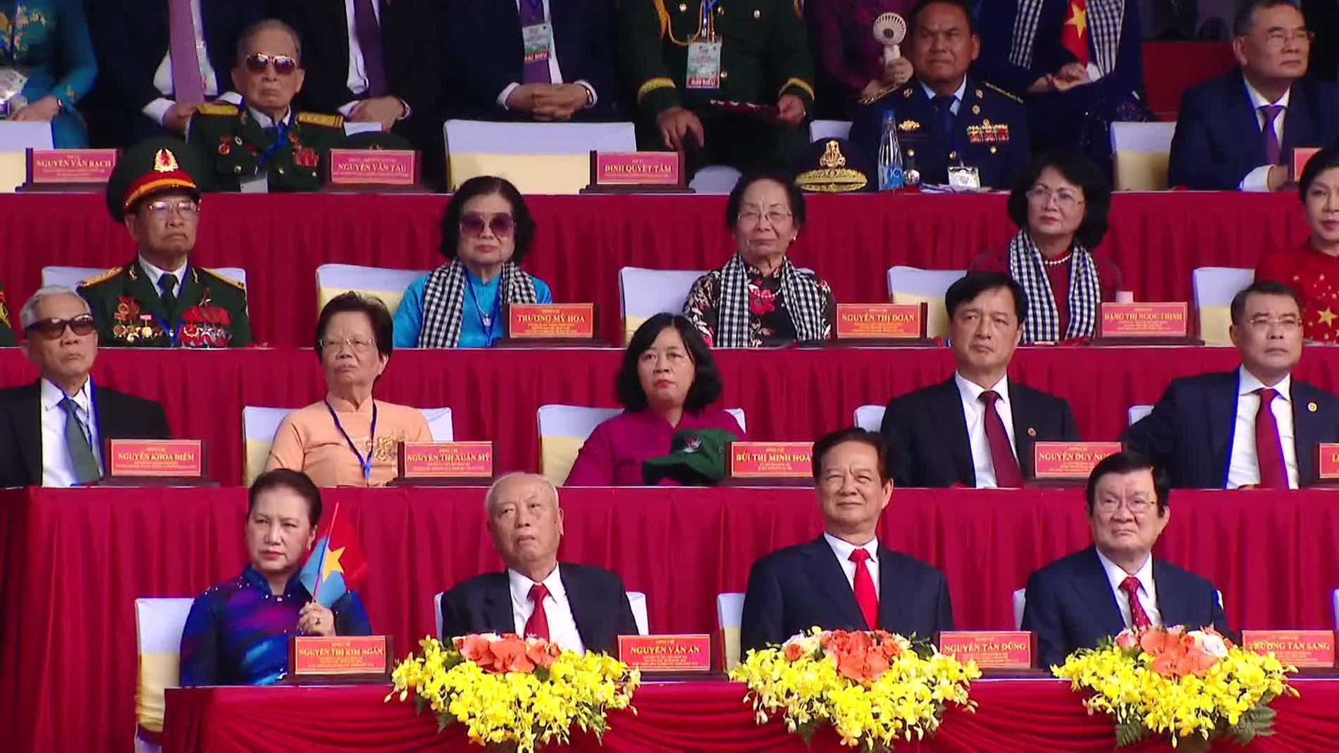 回顾辉煌，共绘新篇：越南纪念国家统一50周年盛典隆重举行