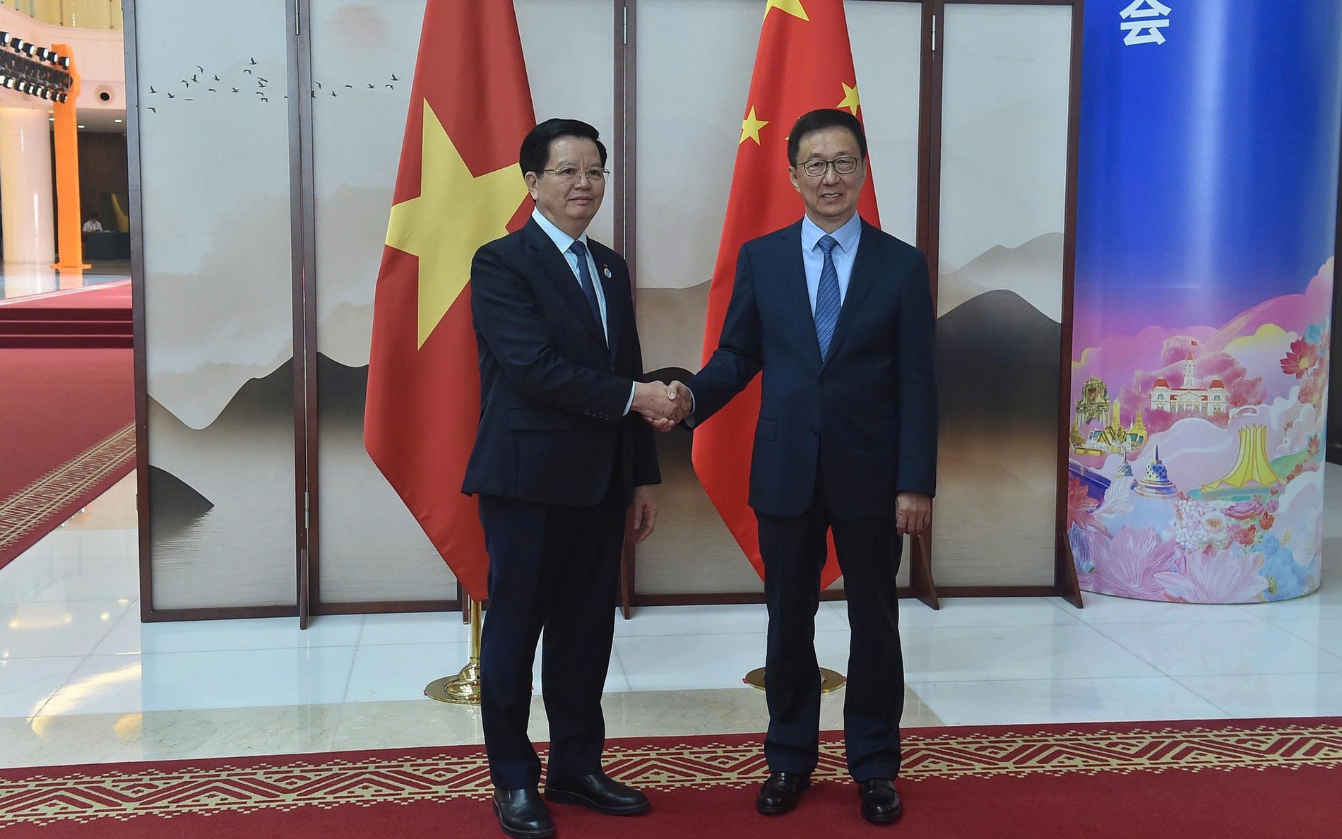 越南政府副总理梅文政会见中国国家副主席韩正