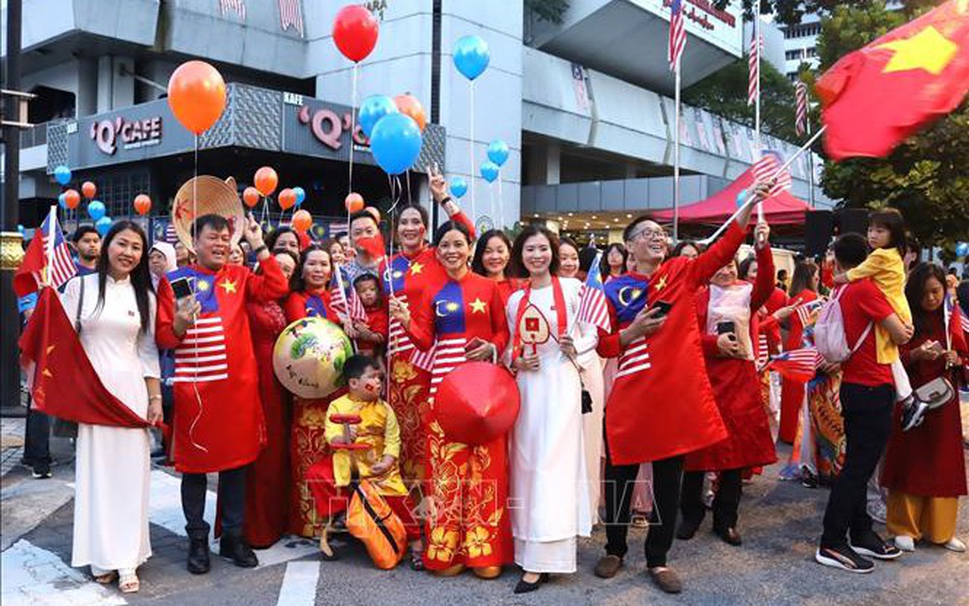 国际社会和海外侨胞高度评价越共十四大成果