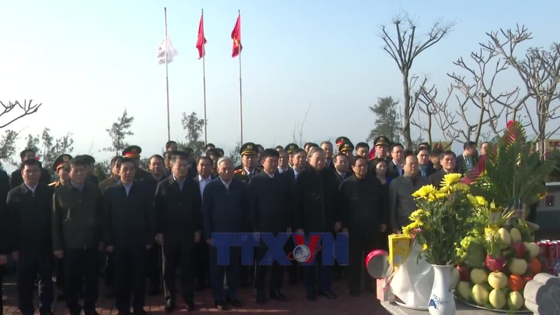 越共中央总书记苏林、政府总理范明政赴广宁省开展走基层活动