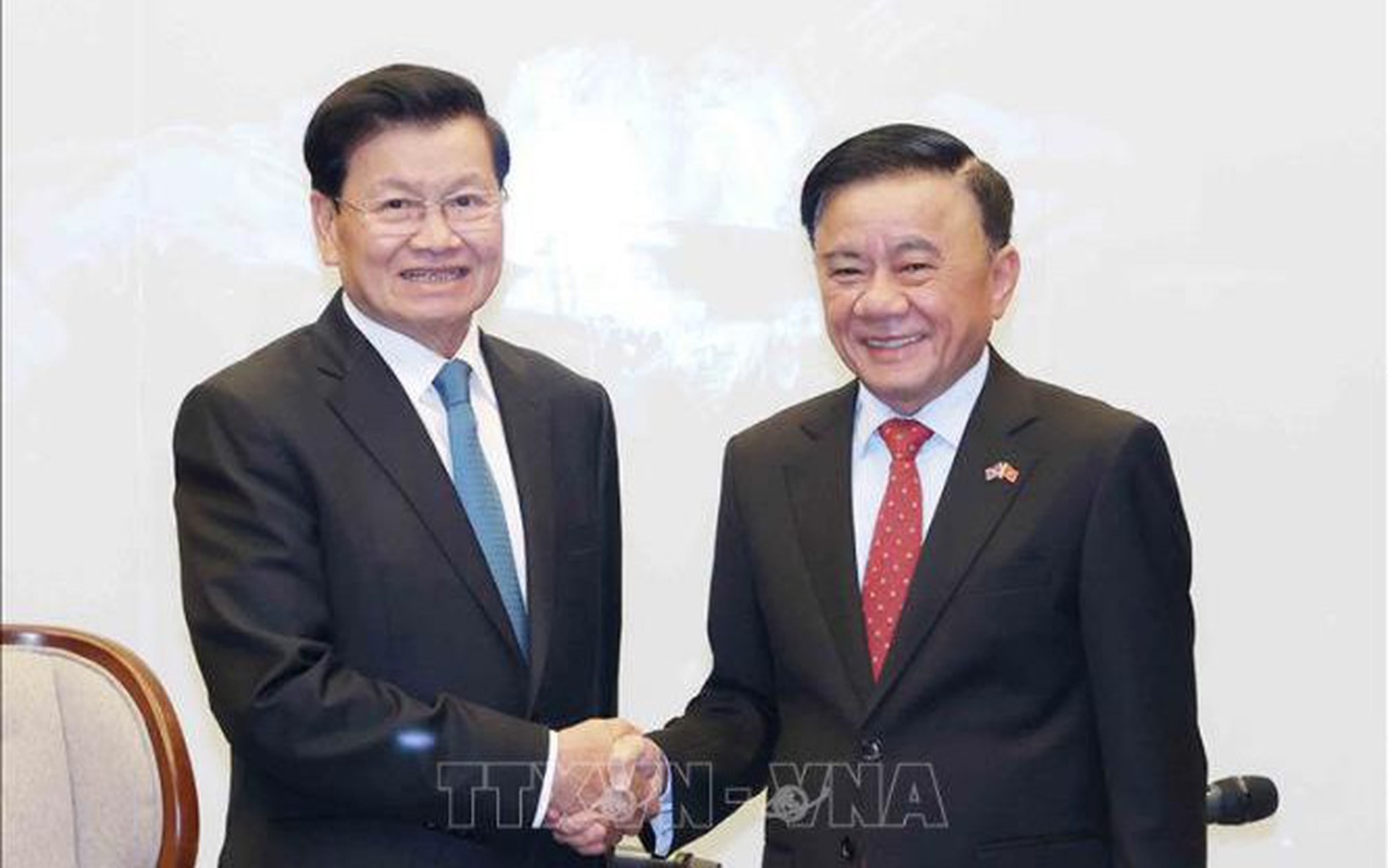 越共中央书记处常务书记陈锦绣为老挝人民革命党总书记、国家主席主持欢送仪式